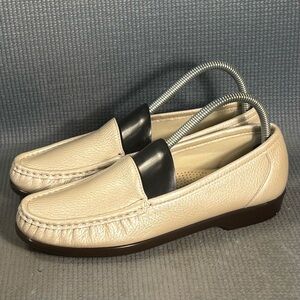 SAS Simplify Slip-On Leather Loafers‎ Women’s Size 8.5 Narrow
